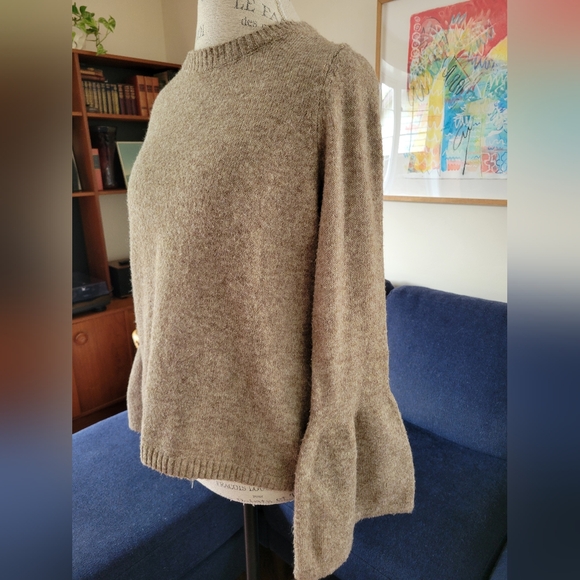 Bell sleeve sweater - Picture 4 of 6